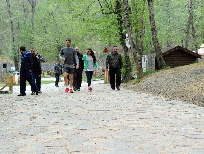 Cem Yılmaz, Ahu’lardan Vazgeçemiyor