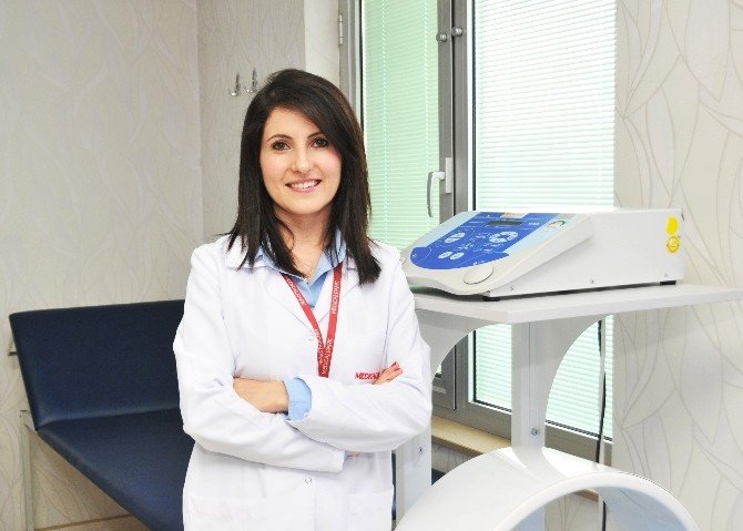 Menopoza Giren Kadınlar Kemiklerini Takip Etmeli