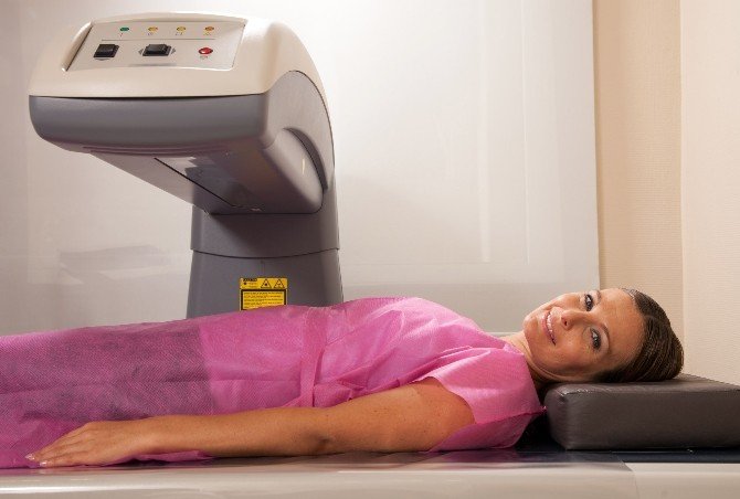 Menopoza Giren Kadınlar Kemiklerini Takip Etmeli