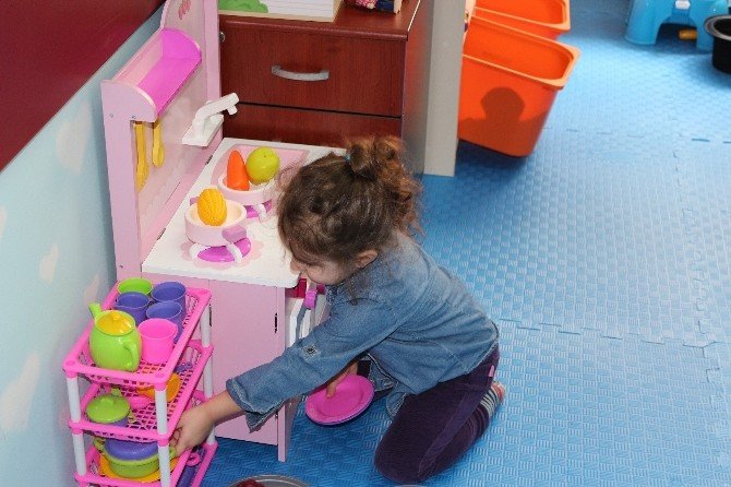 Çocuklar Oyun Terapiyle Tedavi Oluyor