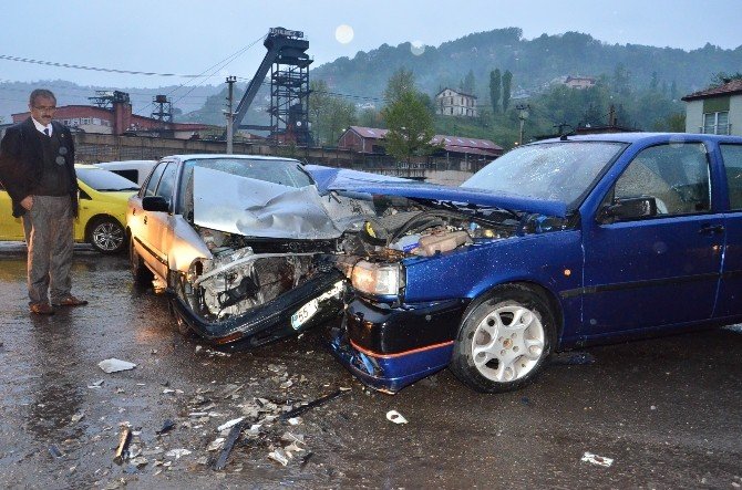 Zonguldak’ta Trafik Kazası: 4 Yaralı