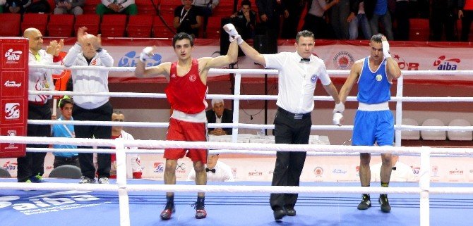 Milli Boksör Volkan Gökçek Çeyrek Finalde