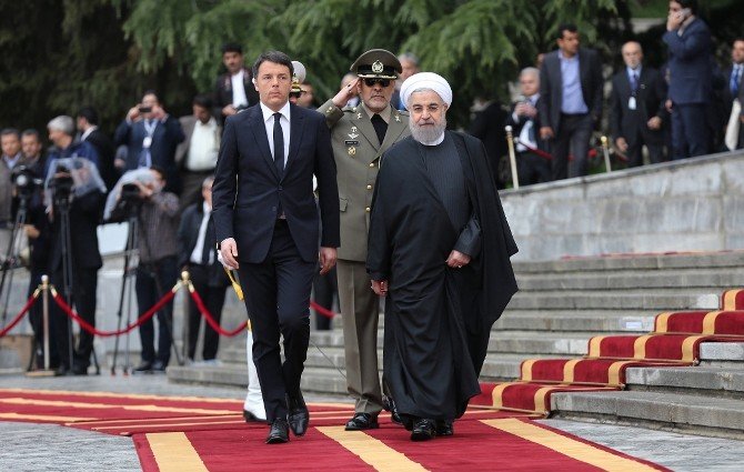İtalya Başbakanı Renzi, İran’da Resmi Törenle Karşılandı