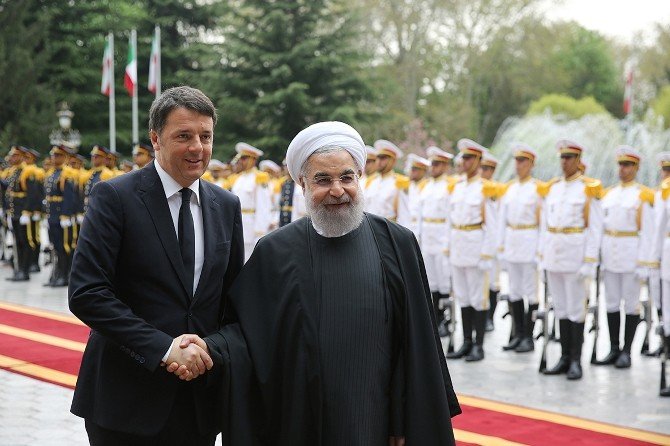İtalya Başbakanı Renzi, İran’da Resmi Törenle Karşılandı