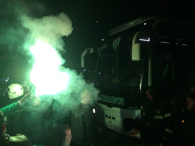 Beşiktaş’a Yenilen Bursaspor’a Coşkulu Karşılama