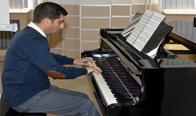 Ünlü Piyanist Türev Berki Omü’de
