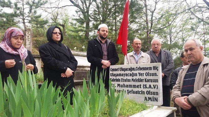 Alaçamlı Şehit Kabri Başında Dualarla Anıldı