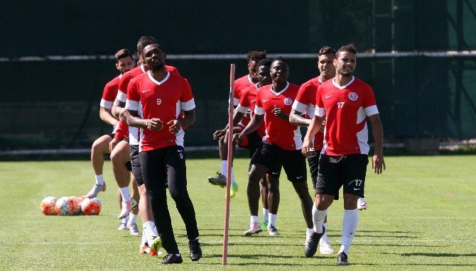 Samuel Eto’o: "Galatasaray Avrupa’nın En İyi Takımlarından Biri"