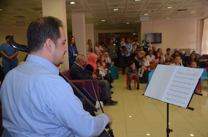 Çocuk Hastalara Hastanede Senfoni Konseri