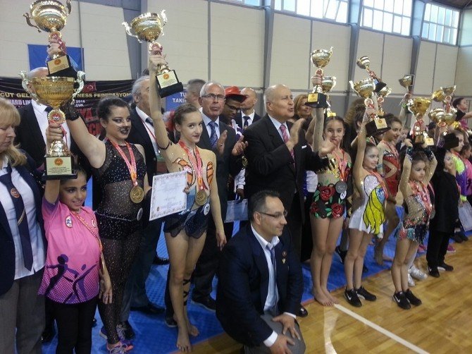 Çocuk Fitness Dünya Şampiyonası Renkli Görüntülere Sahne Oldu