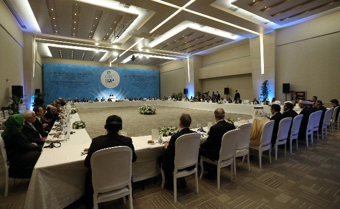 Başbakan Davutoğlu: "İşgal Altındaki İslam Topraklarını Kurtarmalıyız"