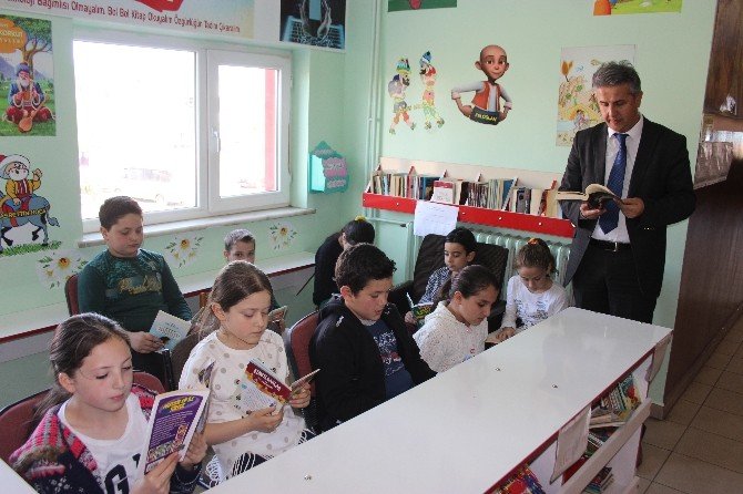 Öğrencilere ’Kitap Okuma Alışkanlığı’ Aşılanıyor