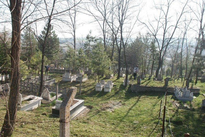 Kastamonu Mezarlıklarına Bahar Bakımı