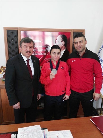Milli Halterci Acartürk: