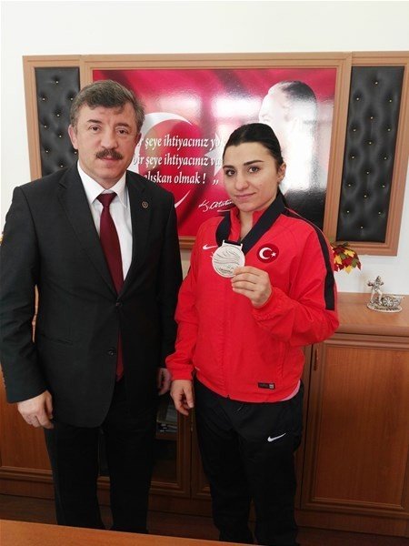 Milli Halterci Acartürk: