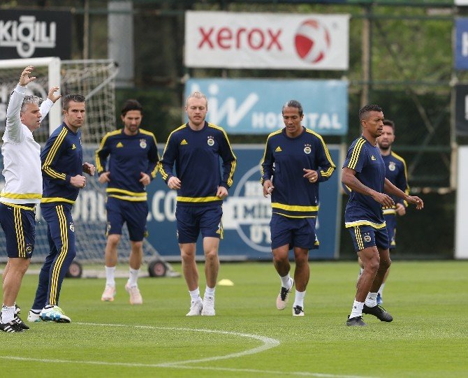 Fenerbahçe, Mersin İdmanyurdu Hazırlıklarını Sürdürüyor