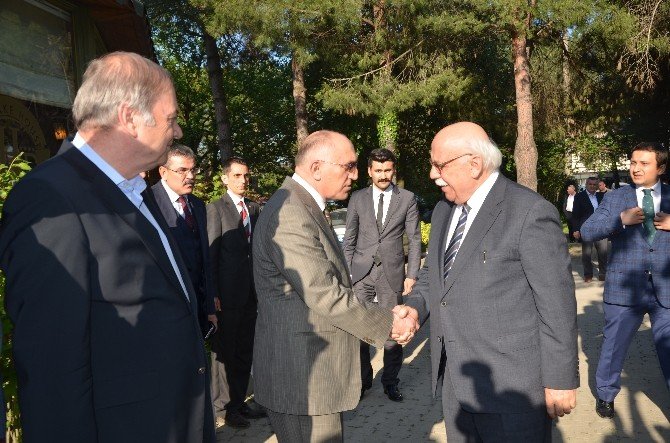 Bakan Avcı Sakarya’da Çalıştaya Katıldı