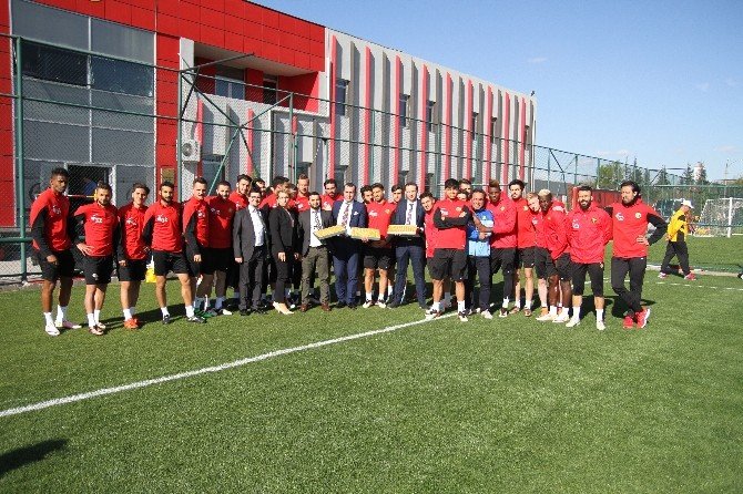 Özel Ümit’ten Eskişehirspor’a Destek Ziyareti
