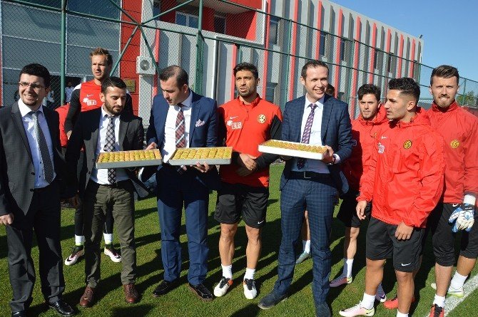 Özel Ümit’ten Eskişehirspor’a Destek Ziyareti