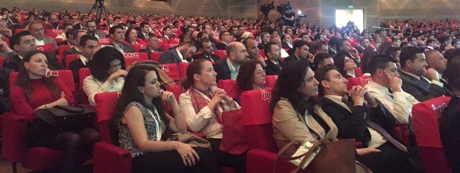 Okan Aras İle Kadir Çöpdemir Dinleyicilere Yumurta Attı