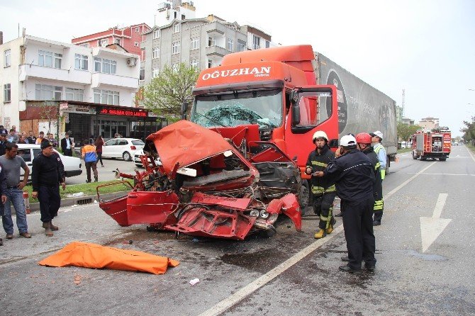 Otomobil İki Tır’ın Arasında Preslendi: 1 Ölü