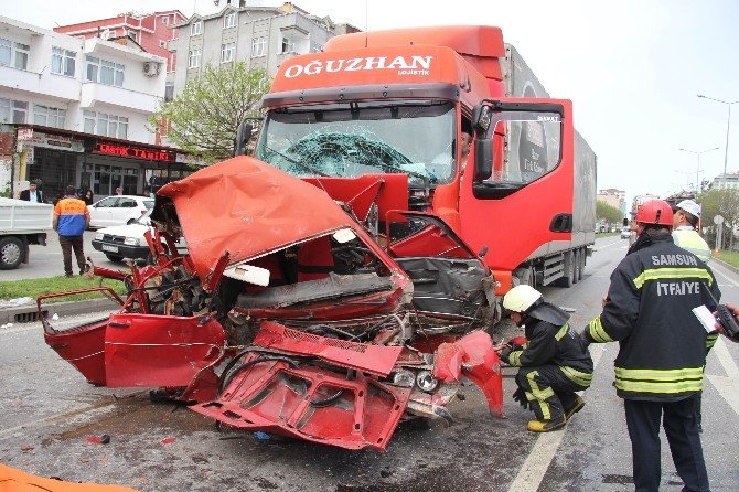 Otomobil İki Tır’ın Arasında Preslendi: 1 Ölü