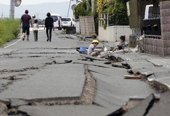 Japonya’daki Depremde Ölü Saysı 28