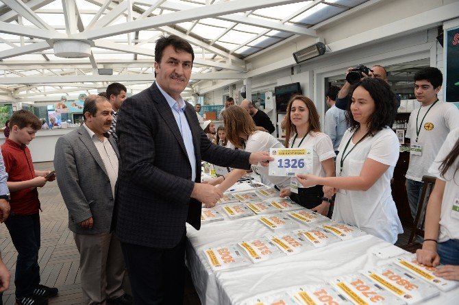 Koşulara Katılacak Sporculara Numaraları Dağıtıldı