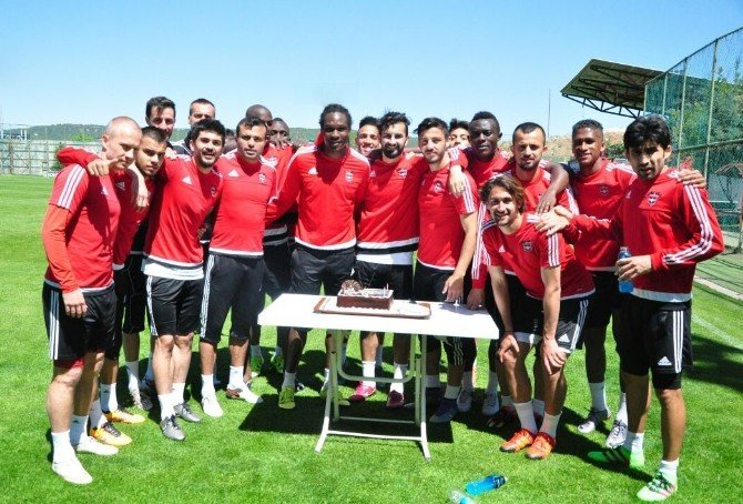 Habibou’ya Doğum Günü Sürprizi