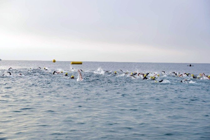 Antalya’da Triatlon Orta Mesafe Türkiye Şampiyonası