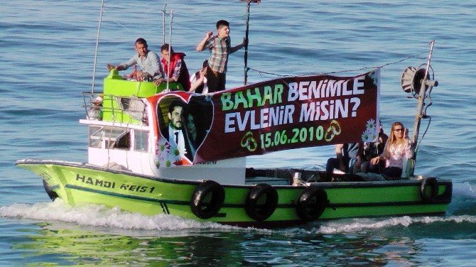Karadeniz Modeli İlginç Evlenme Teklifi