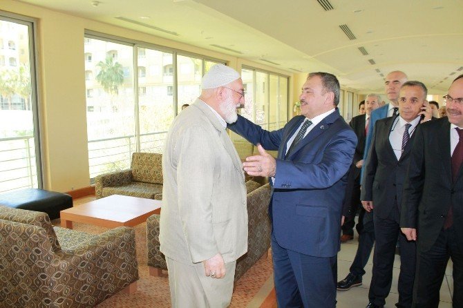 Bakan Eroğlu’ndan Aday Memurlara, "Erken Evlenin, 5 Çocuk Yapın" Çağrısı
