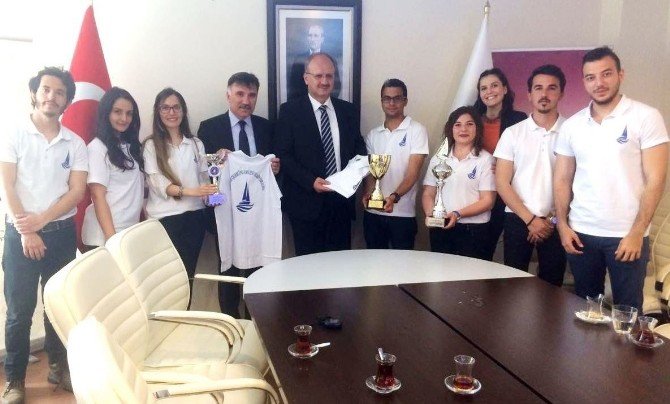 İkçü Şampiyonluğa Yelken Açtı