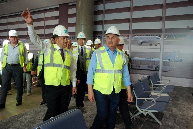 Bakan Yıldırım 3. Havalimanı İnşaatını İnceledi