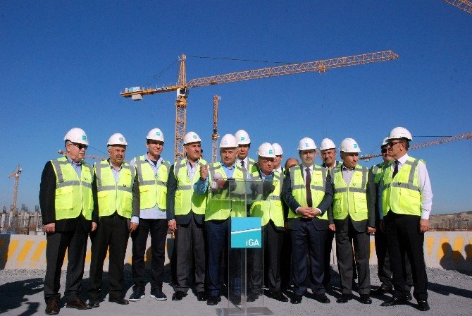 Bakan Yıldırım 3. Havalimanı İnşaatını İnceledi