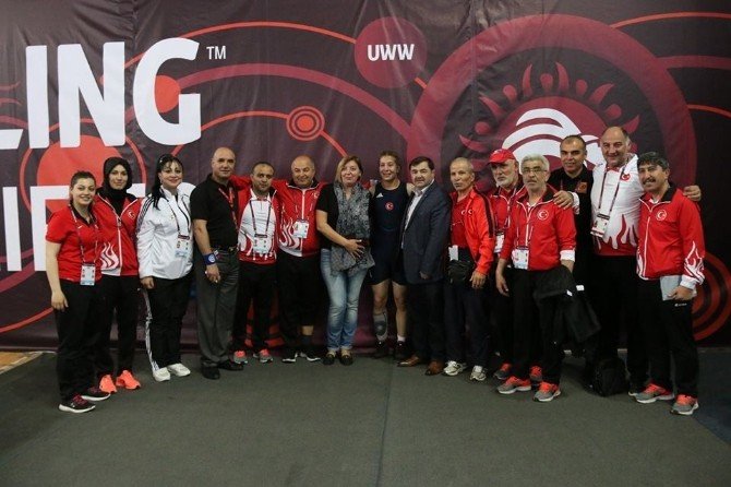 Milli Güreşçilerden 3 Olimpiyat Vizesi
