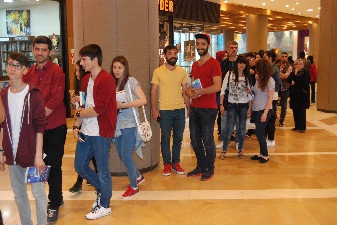 Kahraman Tazeoğlu Kahramanmaraş’ta Okurlarıyla Buluştu