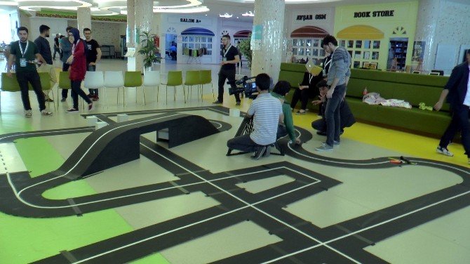 Öğrenciler 36 Saat İçerisinde Robot Geliştirmek İçin Yarışacaklar