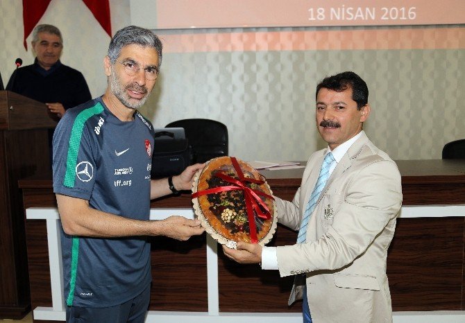 Milli Takımlar Kaleci Departmanı Sorumlusu Boğuşlu Malatya’da Seminer Verdi