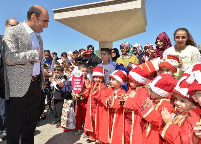 Yıldırımlı Minikler Göz Kamaştırdı