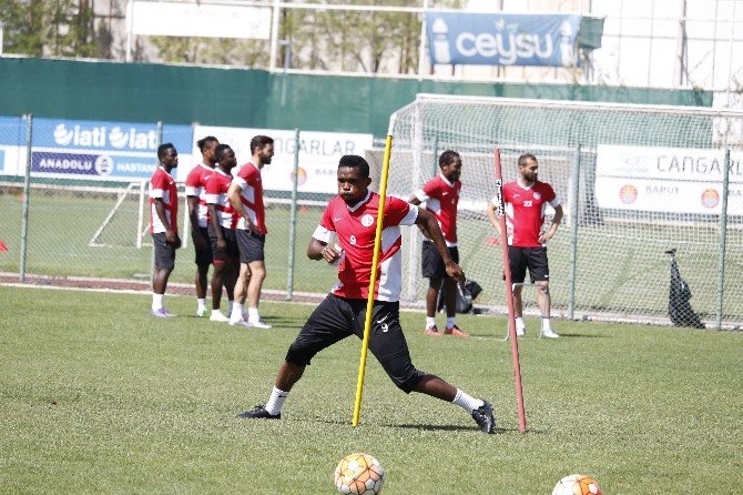 Antalyaspor’da Eto’o Hırs Küpü