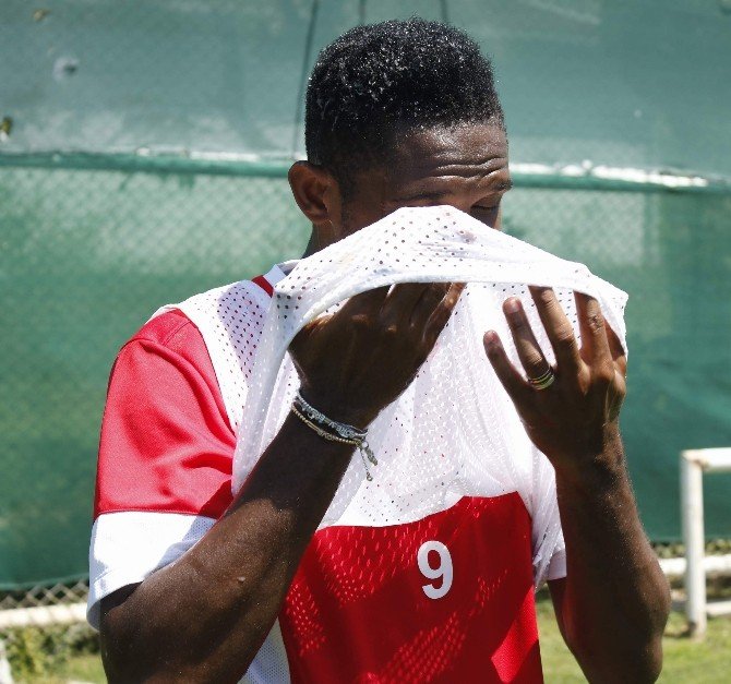 Eto’o, Hakem Ve Taraftarlardan Özür Diledi