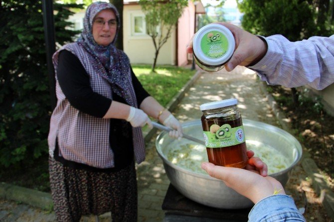 Altınovalı Kadınlar Türkiye’de İlk Kez Kividen Reçel Yaptı