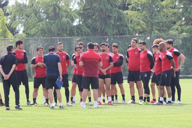 Denizlispor’da Hakeme Öfke Dinmek Bilmiyor