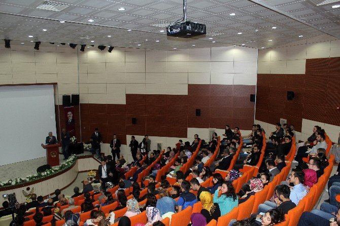 Gümüşhane’de “Yeni Anayasa Ve Başkanlık Sistemi” Konferansı