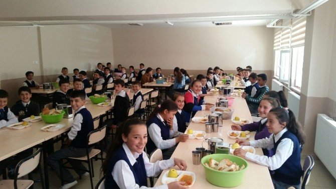 Çocukların Yemekhane Sevinci