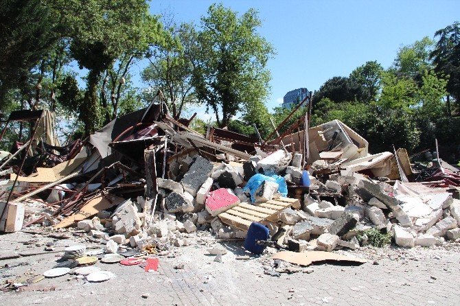 Ünlü Eğlence Mekanı “Cahide” Yıkıldı