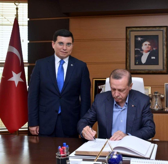 Cumhurbaşkanı Erdoğan Ve Başbakan Davutoğlu Kepez Belediyesi’ni Ziyaret Etti