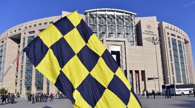 Fenerbahçe Yönetimi Ve Taraftarlar Çağlayan Adliyesinde