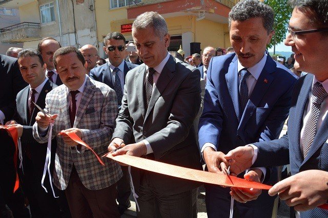 Vali Balkanlıoğlu, Kabadüz Gençlik Derneği Açılışına Katıldı